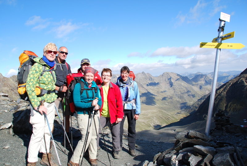 22 28.08.14 Zischgenscharte 2936 m - im Hintergrund Pforzheimer Hütte